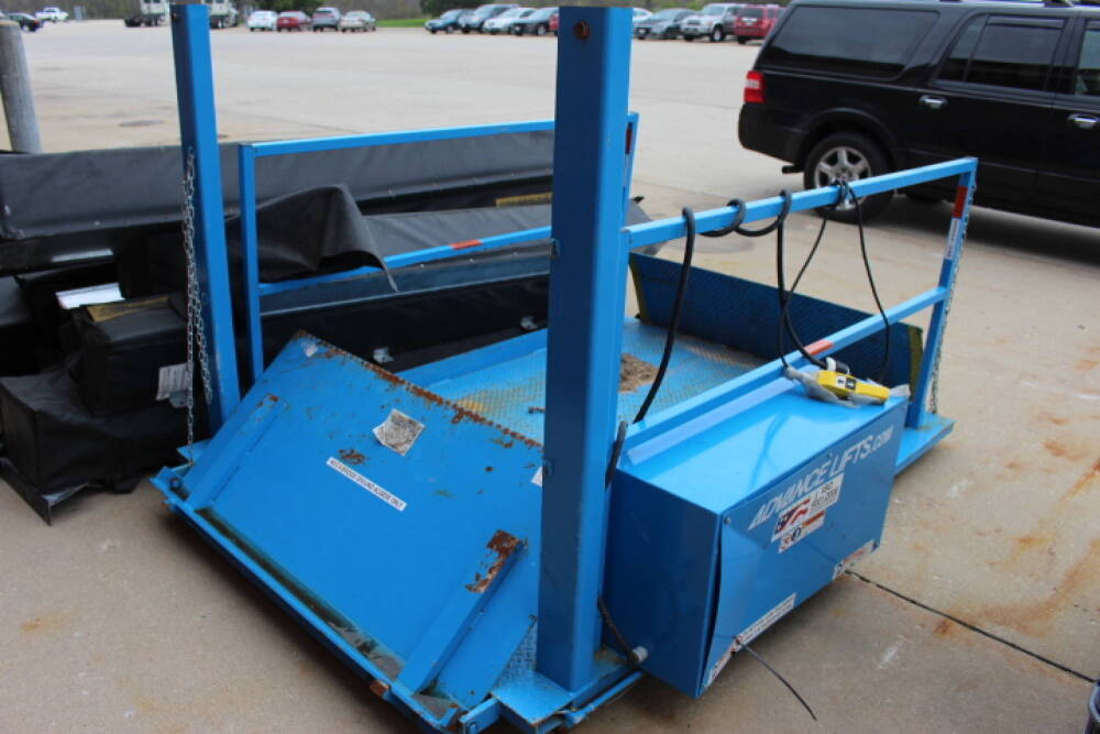 Above Ground Dock Lift Auction