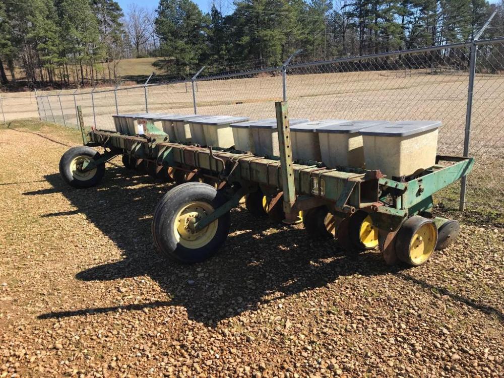 John Deere 14 Row 7100 Planter