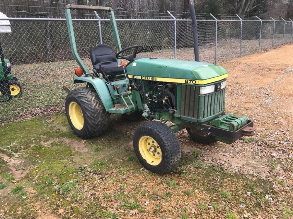 John Deere 670 Tractor