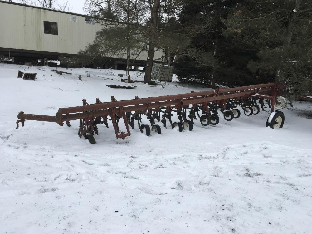 IH 63 Cultivator, 8 row-38" End Transport