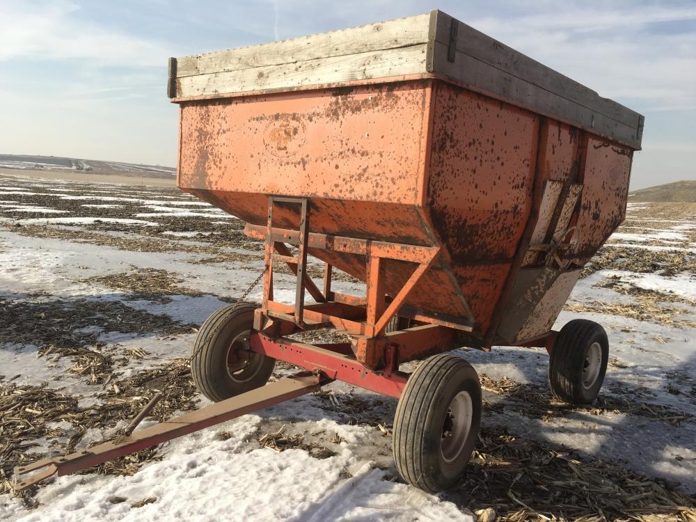 Farm & Fleet 220 bu. Gravity Wagon