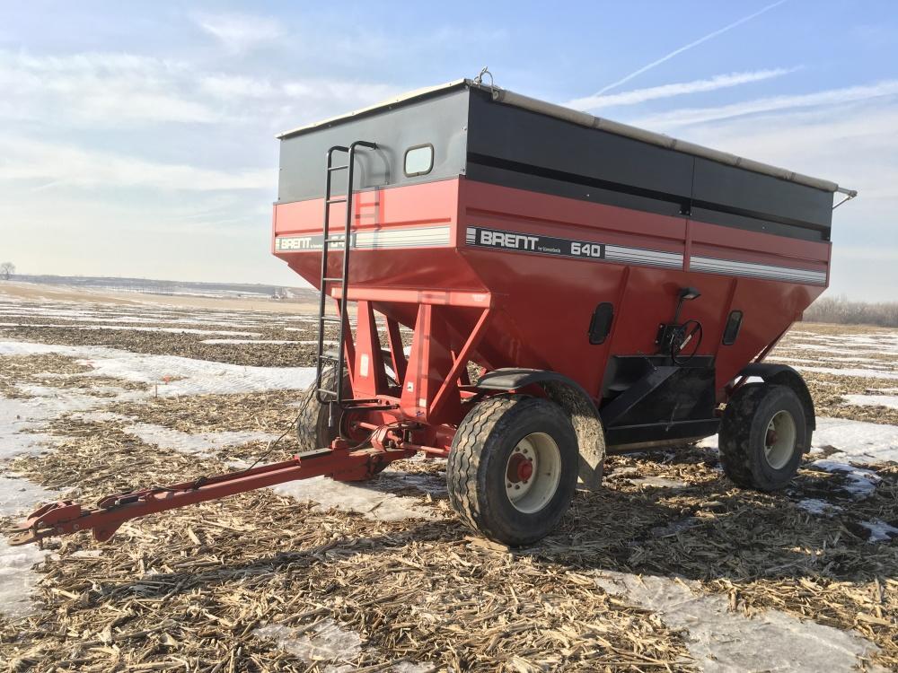 Brent 640 Gravity Wagon, Shur-Lok roll tarp, brakes, lights, fenders, 42.5/65R 22.5 truck tires, One Owner
