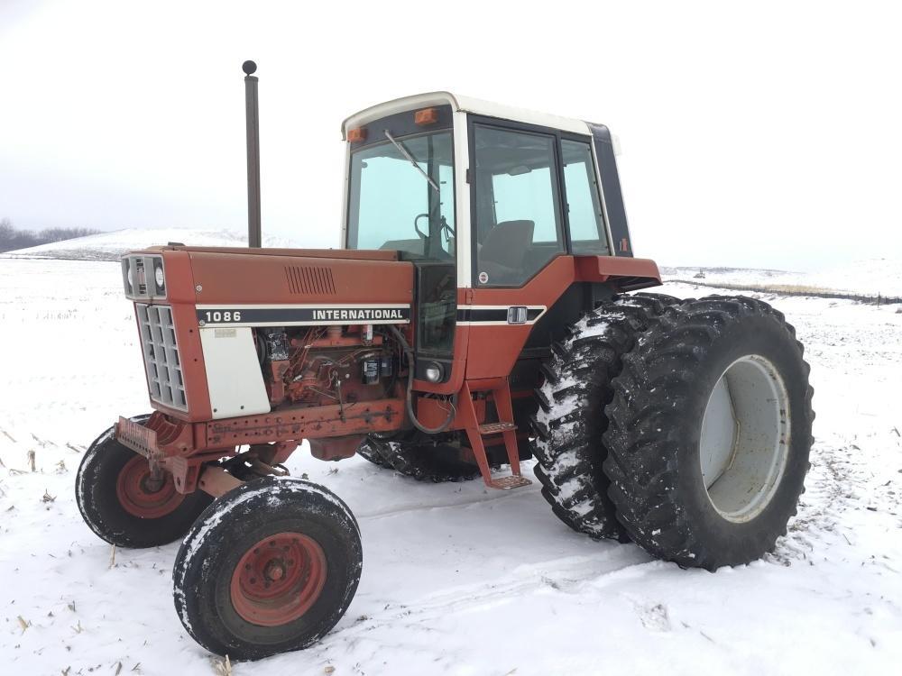 1978 IH 1086, hrs. unknown, C.A.H, 3 hyd, 3 pt, 540/1000 pto, 18.4-38 w/axle duals, S/N 31036