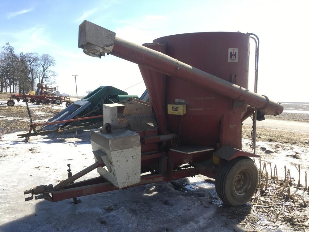 IH 1150 Grinder Mixer w/scale, One Owner