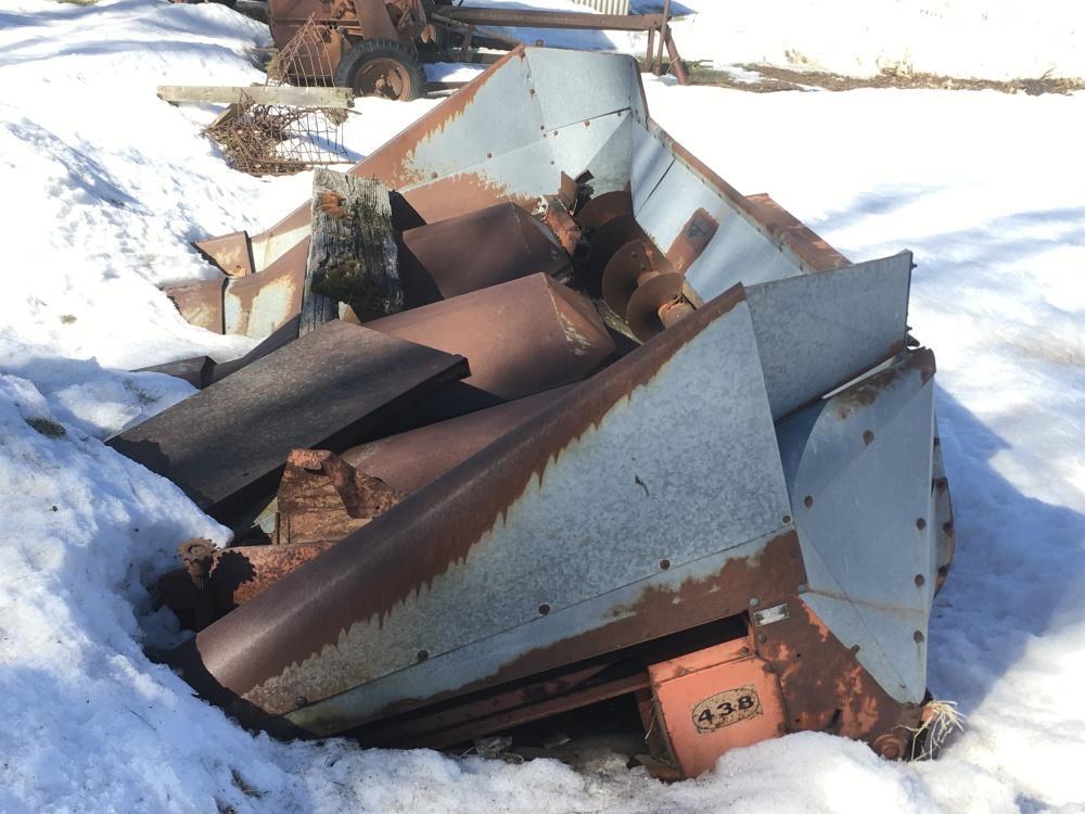(#2) Gleaner 438 Corn Head, 4row-38, parts only