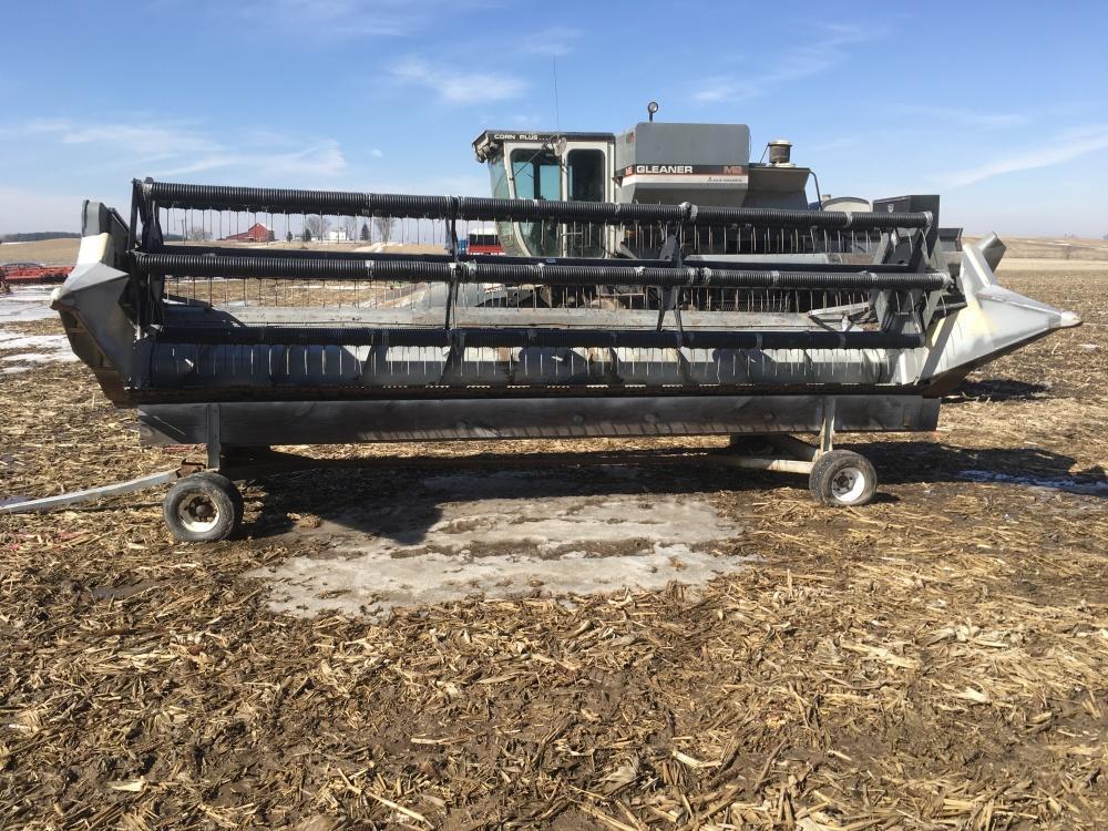 Gleaner 20' Grain Head w/running gear