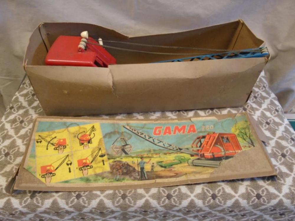 Gama, Japan, Tin Clam Bucket Crane with original box