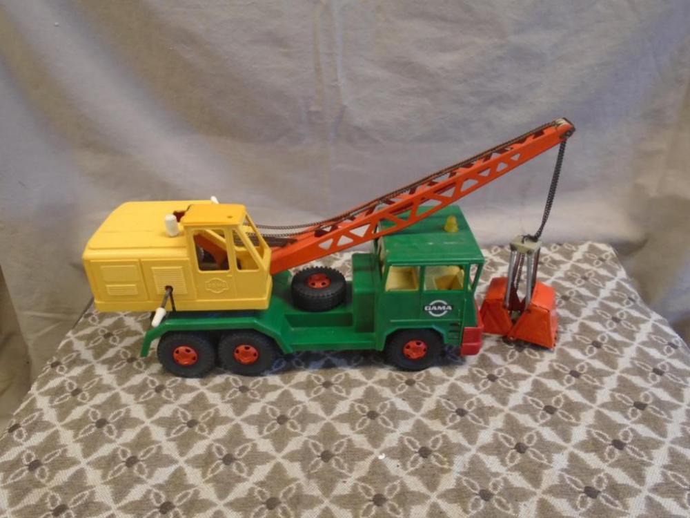 Gama Plastic/Tin Clam Bucket Truck Crane