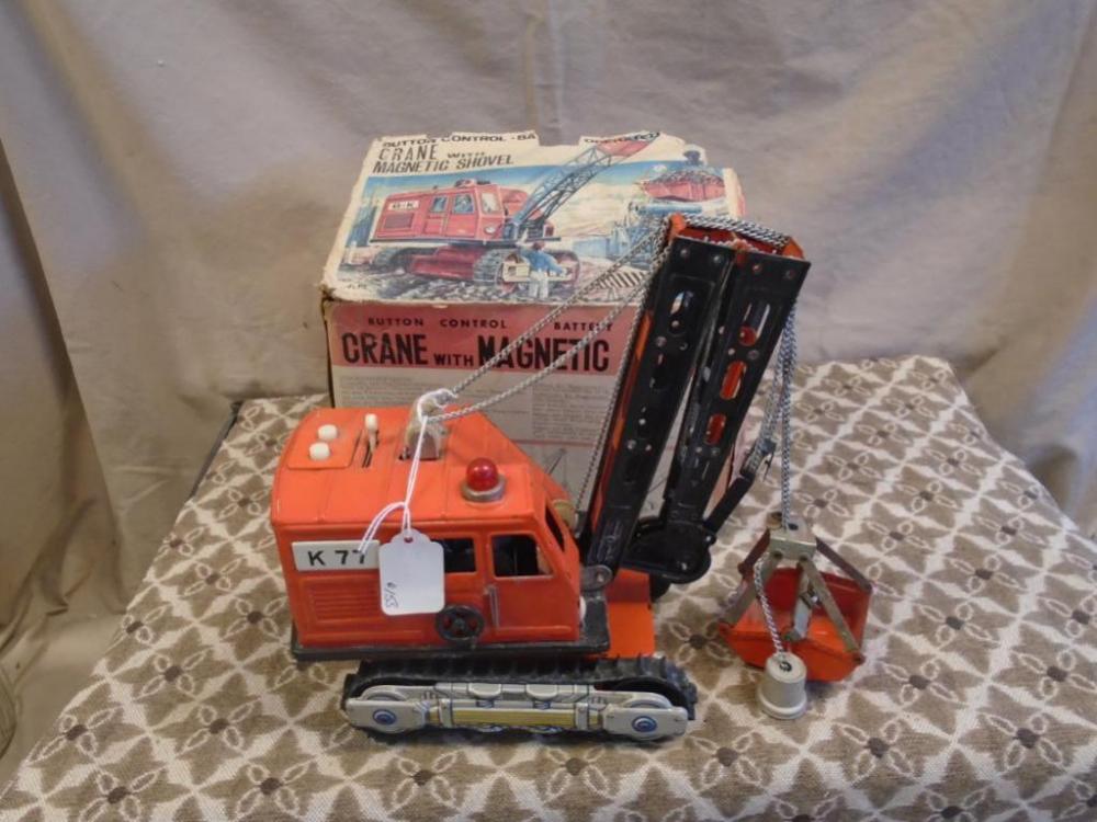 Cragstan K77 Battery Powered Crane with Magnetic Shovel with original box.