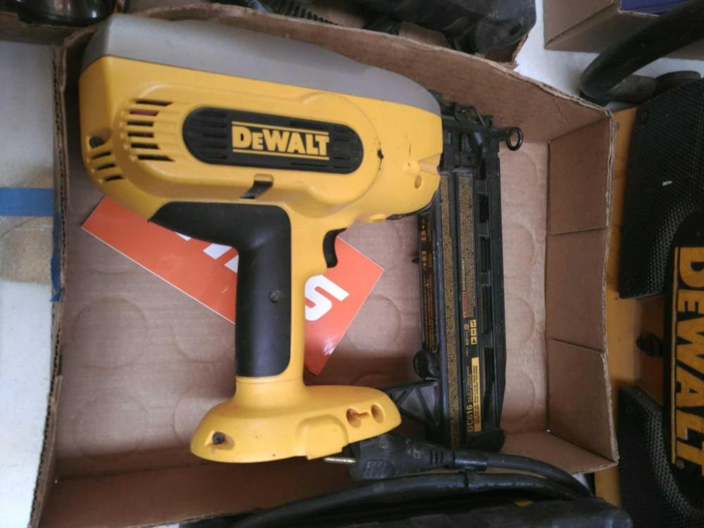 Finish nailer