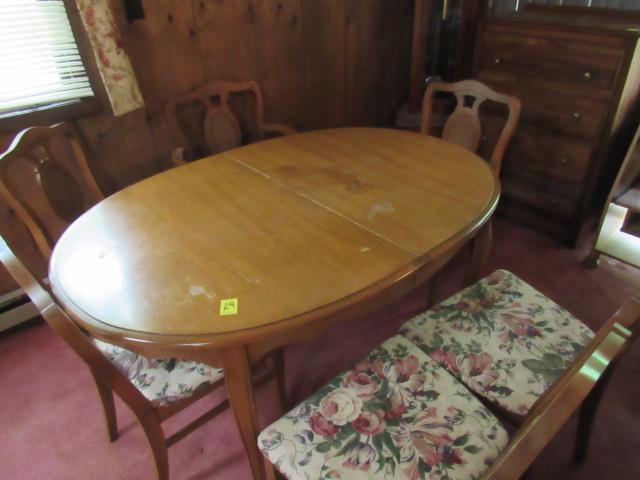 Table, 6 chairs, 3 leaves and cushions