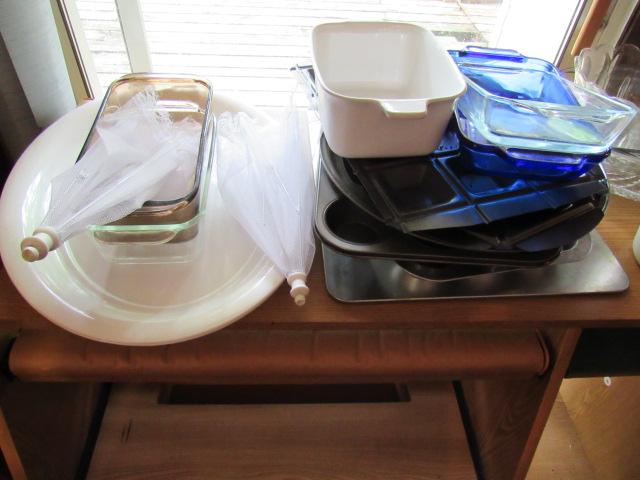 Baking sheets, platters, glass pans and miscellaneous