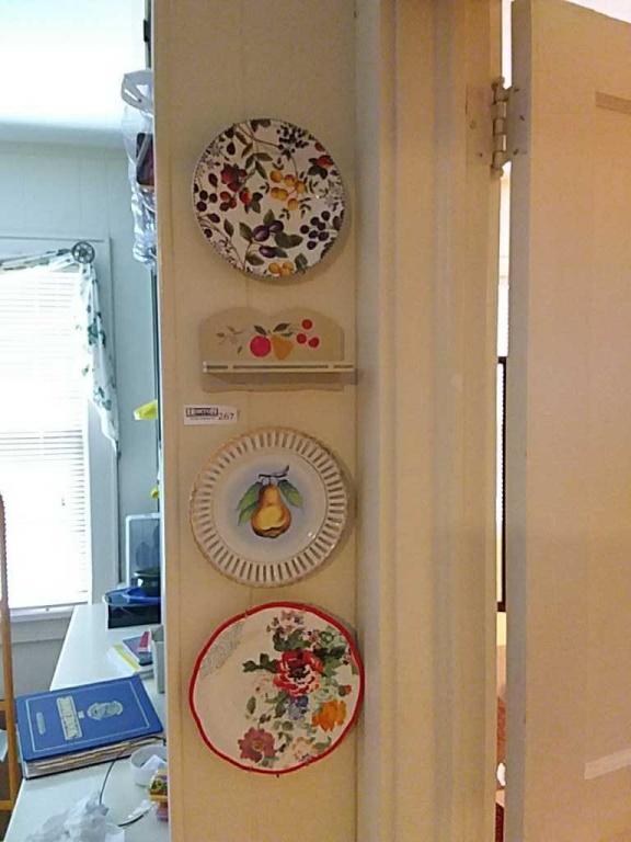 Decorative plates & shelf