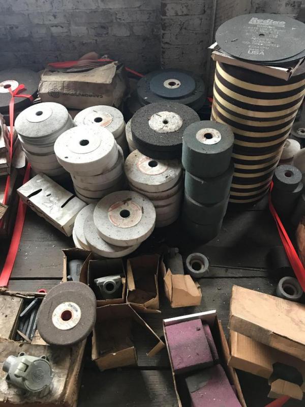 Quantity of grinding wheels, grinding disc, etc.
