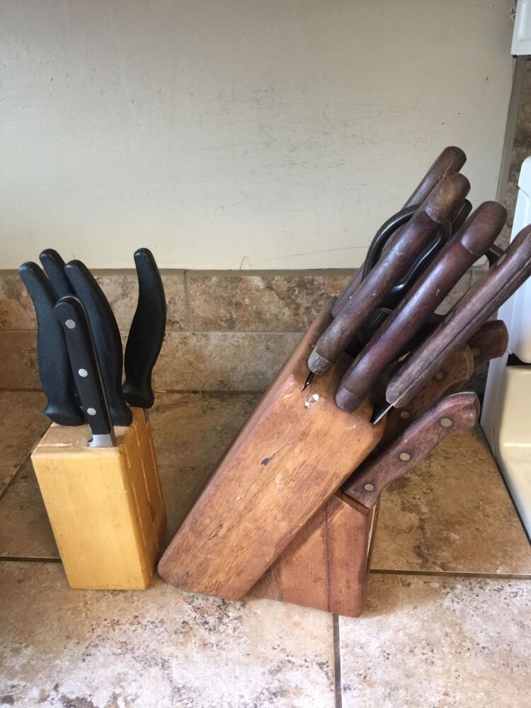 2 Knife Sets