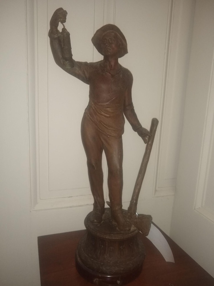 Le Mineur Statue