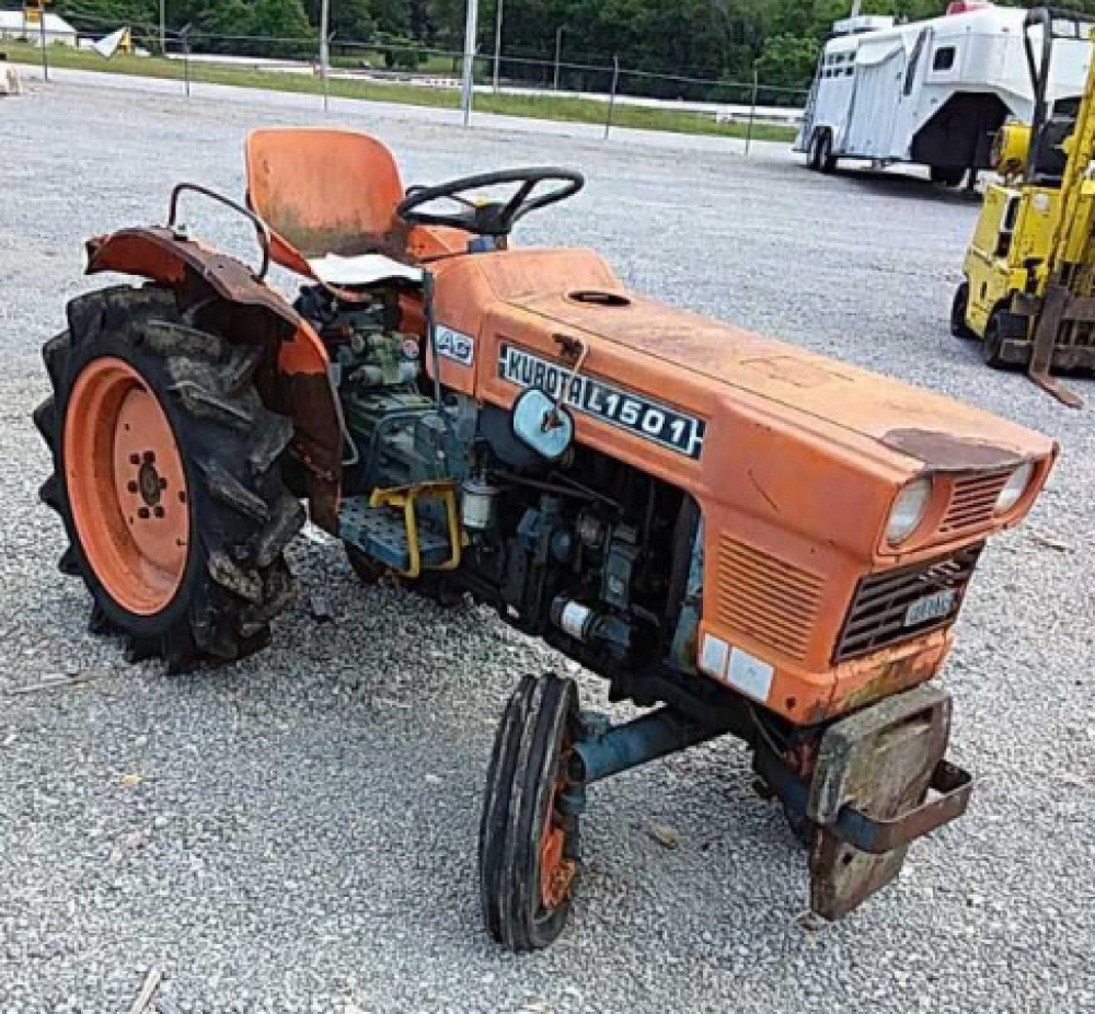 Kabota L1501 Tractor, 692.4 hours