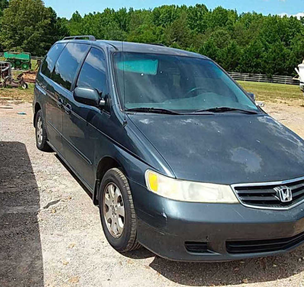 2003 Honda Odyssey Van, VIN: 5FNRL18643BO26751 May need some work, but this vehicle does run.