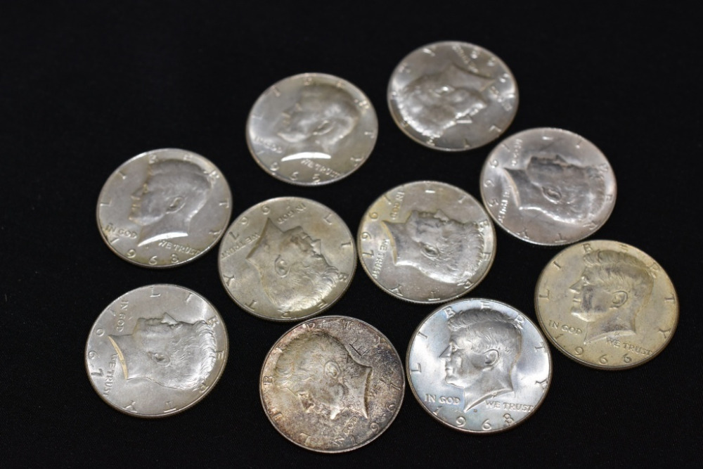 10 - KENNEDY HALF DOLLAR
