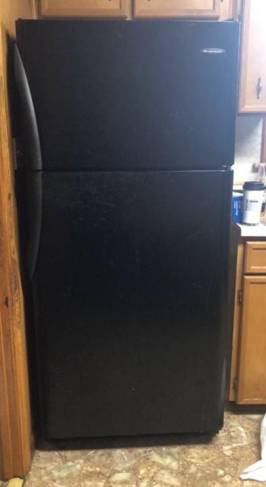Frigidaire Gallery Refrigerator with top Freezer