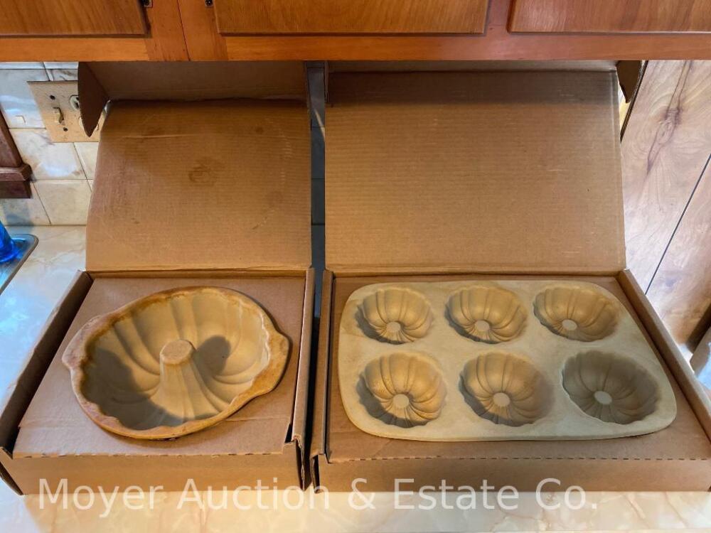 2 New Pampered Chef Stoneware Cake/Fluted Pans