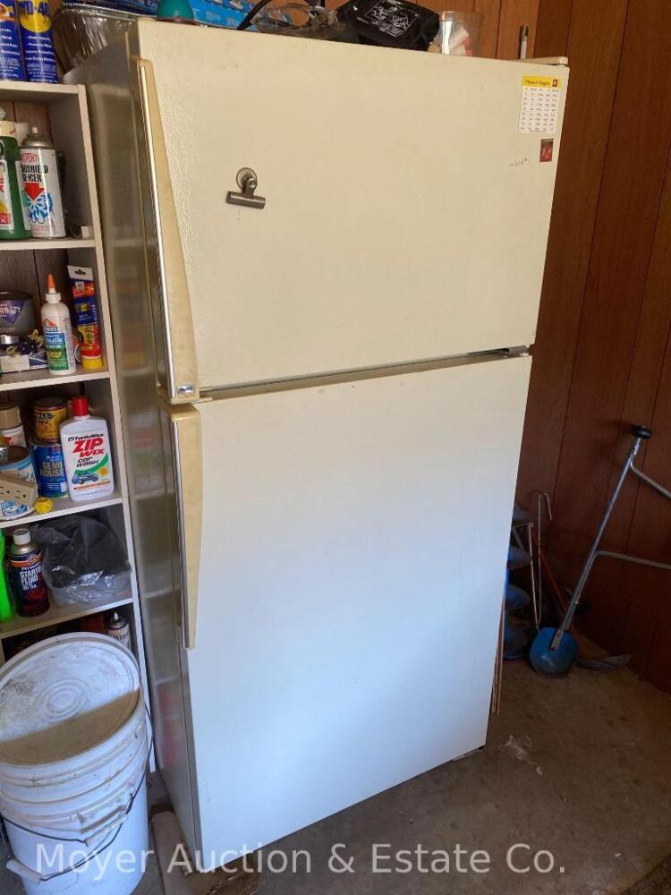 Amana Refrigerator/Freezer in garage, works
