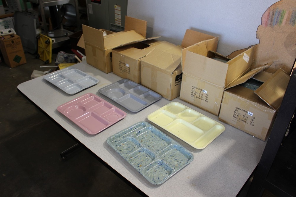 49 Hard Plastic Trays