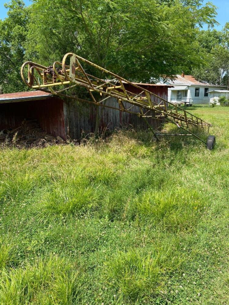 Hay Bale Elevator (Buyer Responsible For Removal)