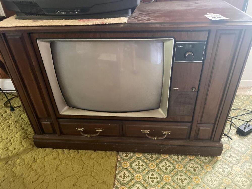 Antique XL-100 Television- 44in. T x 42in. W x 20in. D