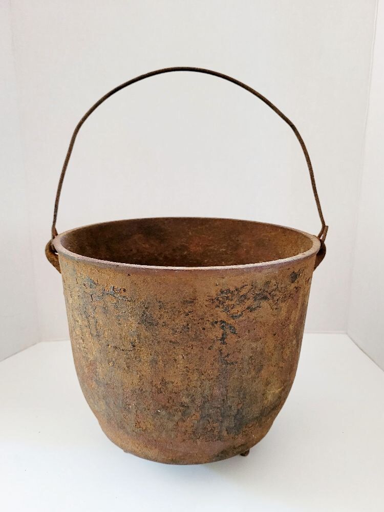 VINTAGE 7N CAST IRON COWBOY KETTLE CAULDRON 3 LEGGED BEAN POT