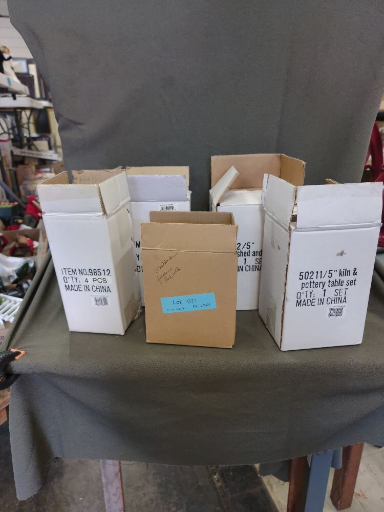 5 Byers' Choice Carolers Accessories with Boxes