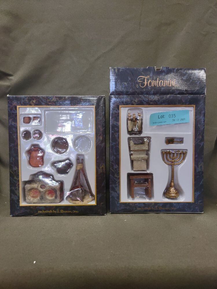 Pair of Fontanini Miniature Accessories