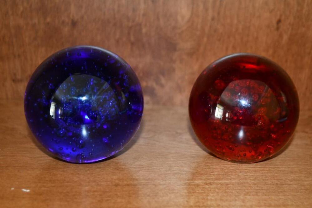 Vintage art glass. F