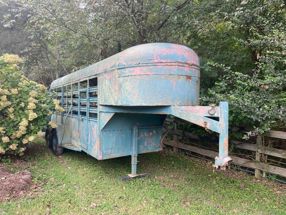 Gooseneck Livestock Trailer