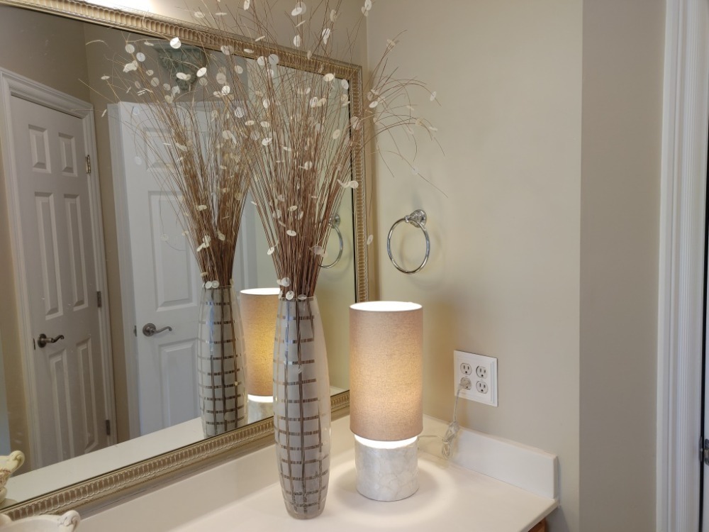 Decorative Vase w/ Arrangement & Table Lamp