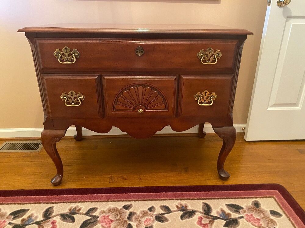 Queen Anne Buffet/Sideboard