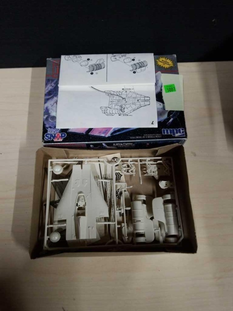 Vintage 1983 Star Wars A Wing Model Kit