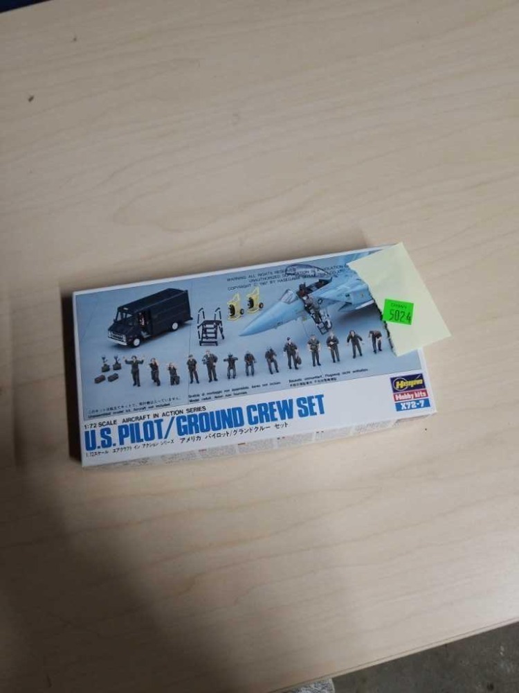 New Hasegawa Us Pilot Ground Crew Set