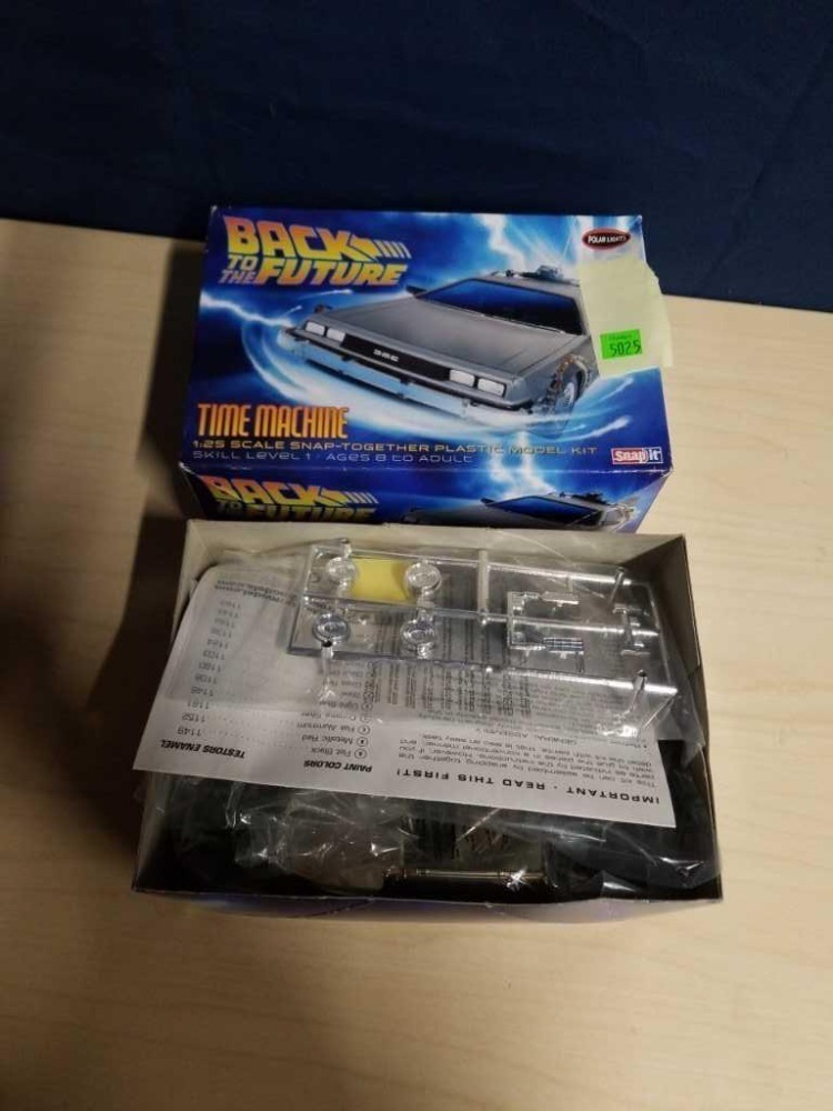 New Polar Lights Back To The Future Delorean Kit