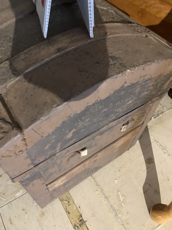 Camel back trunk