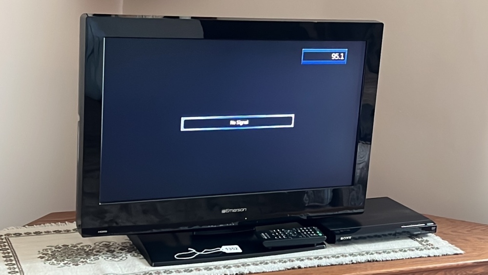 Emerson 26" TV and Sony DVD Player*