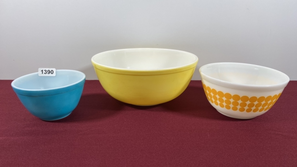 Lot of Pyrex Mixing Bowls