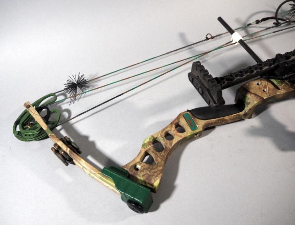 Bear Element Compound Bow With Quiver, 70# Draw, 29" Draw