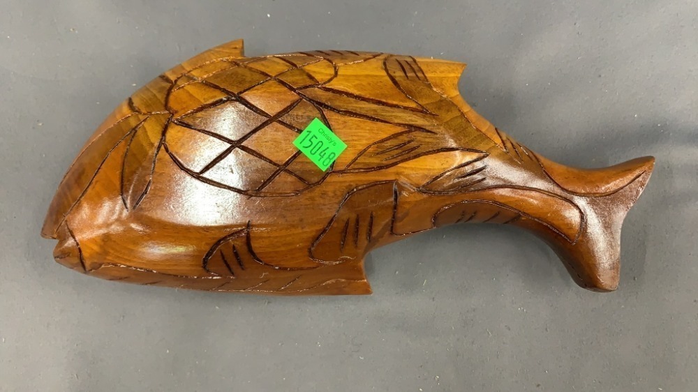 Wooden Lidded Fish Dish 12"