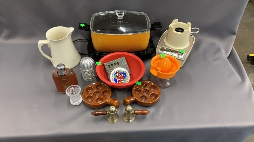 Westbend Slow Cooker, Blender Base, Juicer,