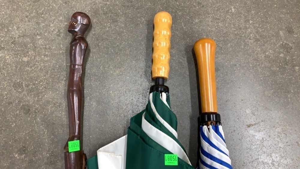 2 Umbrellas, Cane