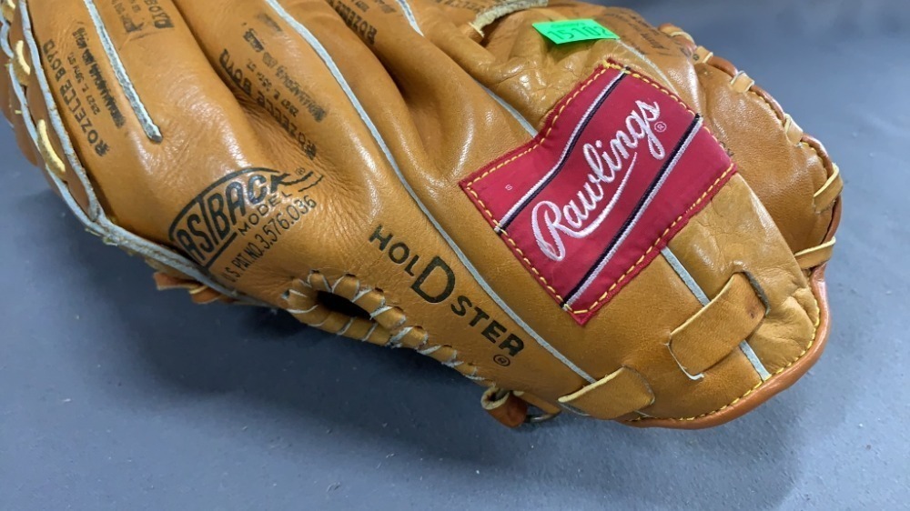 Rawlings Baseball Mitt