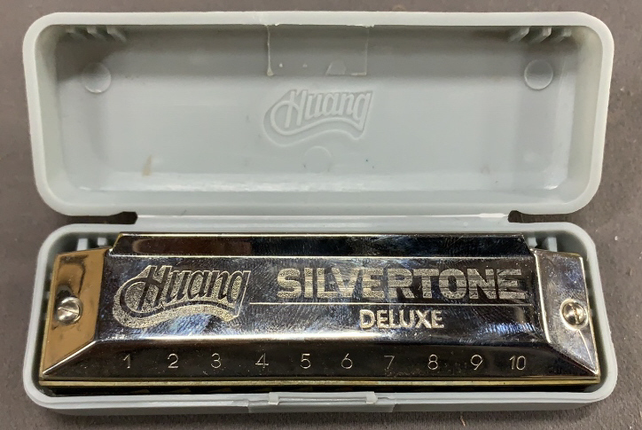 Huang Silvertone Deluxe Harmonica