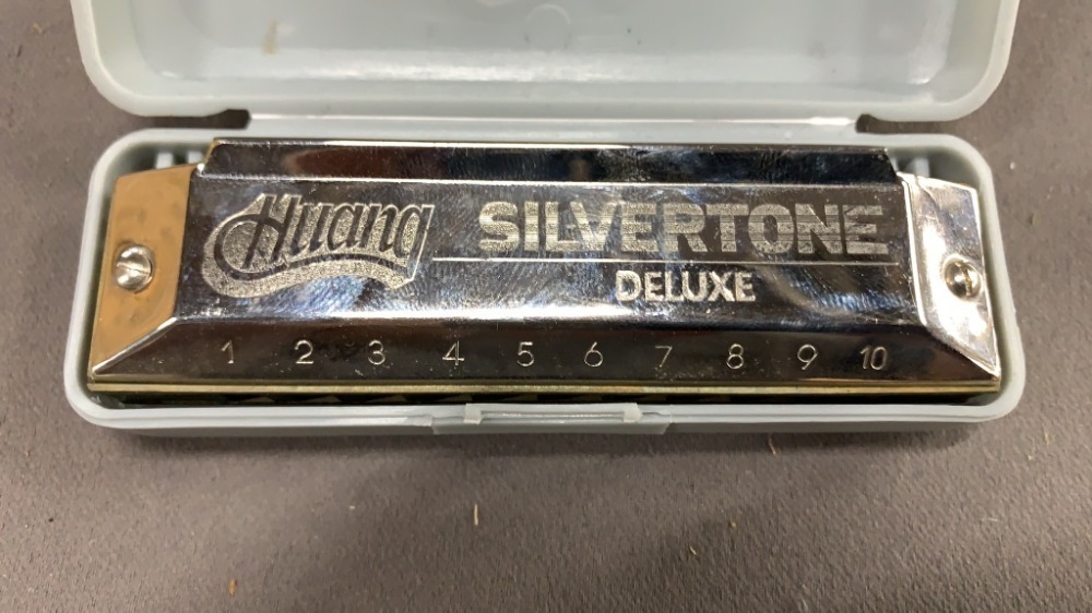 Huang Silvertone Deluxe Harmonica