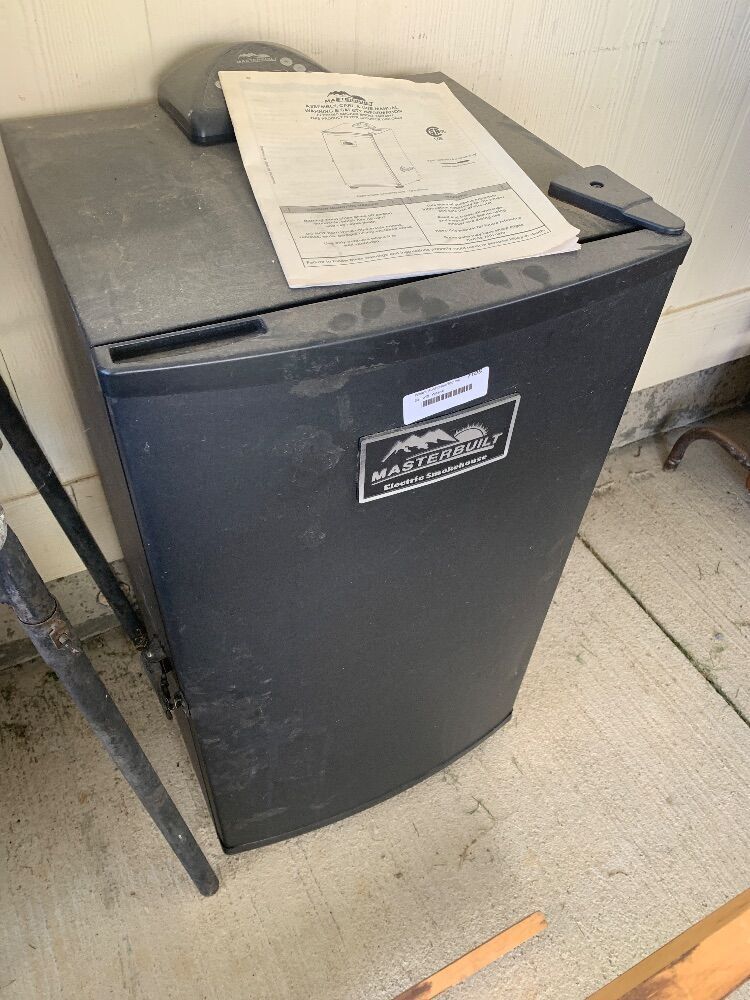 Masterbuilt electric smoker image
